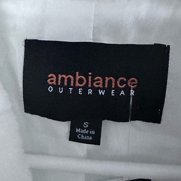 White Shrug Faux fur - Picture 2 of 2